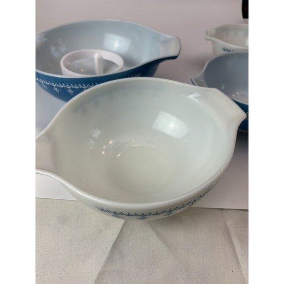Vtg Set of 4 Pyrex Snowflake Cinderella Garland Nesting Mixing Bowls With Stands - Picture 5 of 11